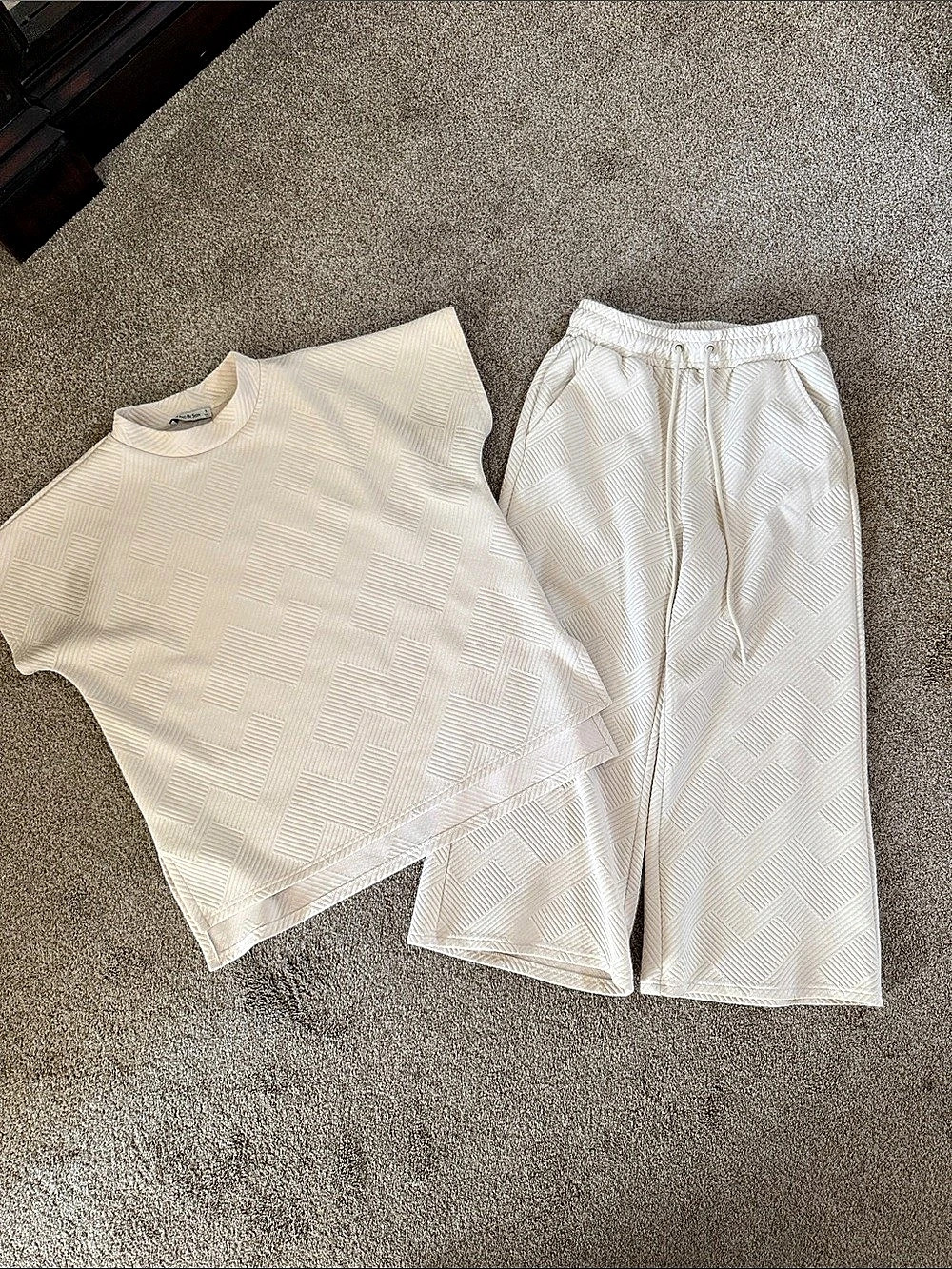 SEE AND BE SEEN Textured Lounge Set in ivory Size Small